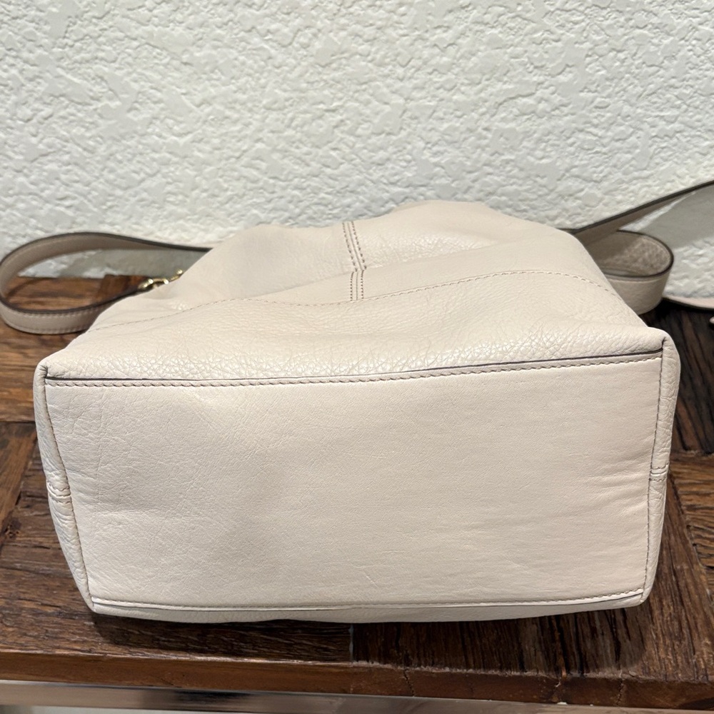 Lands' End Leather Cream Shoulder Bag - Picture 5 of 9